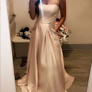 Beautiful prom dress/ never worn